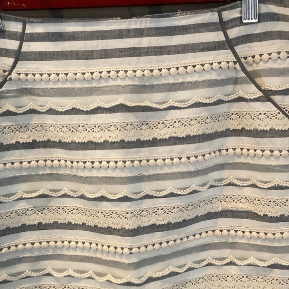 Anthropologie size 2 cotton blend skirt w/beautiful details excellent condition - Picture 2 of 7
